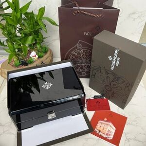 Patek Philippe Black Glossy Lacquer Watch Presentation Box with White Emblem